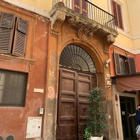 Casa Trevi 11 公寓 *